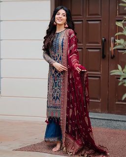 Mawra Hocane feet photo thumbnail