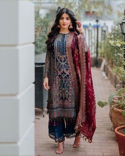 Mawra Hocane feet photo thumbnail