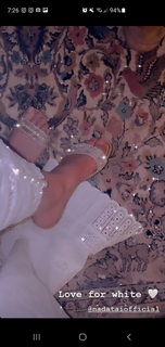 Mawra Hocane feet photo thumbnail