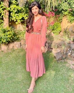 Mawra Hocane feet photo thumbnail