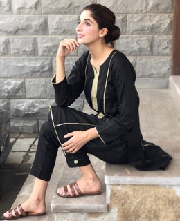 Mawra Hocane feet photo thumbnail