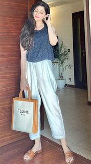 Mawra Hocane feet photo thumbnail