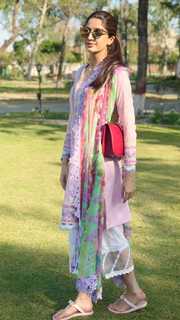 Mawra Hocane feet photo thumbnail