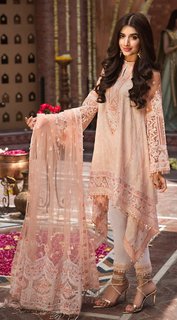 Mawra Hocane feet photo thumbnail