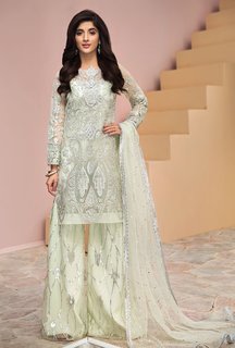 Mawra Hocane feet photo thumbnail