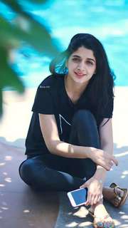 Mawra Hocane feet photo thumbnail