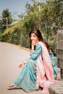 Mawra Hocane feet photo thumbnail