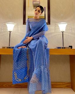 Mawra Hocane feet photo thumbnail