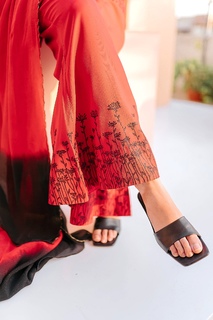 Mawra Hocane feet photo thumbnail