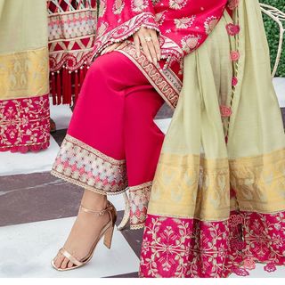 Mawra Hocane feet photo thumbnail