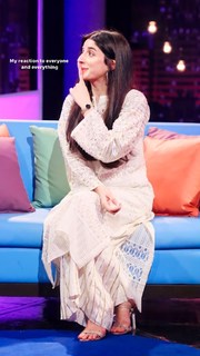 Mawra Hocane feet photo thumbnail