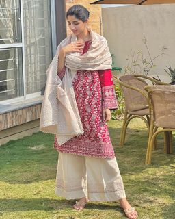 Mawra Hocane feet photo thumbnail