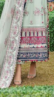 Mawra Hocane feet photo thumbnail