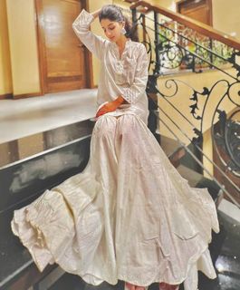 Mawra Hocane feet photo thumbnail