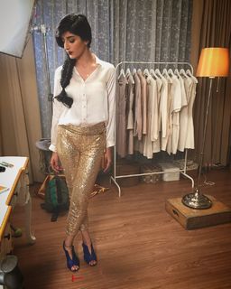 Mawra Hocane feet photo thumbnail