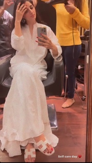 Mawra Hocane feet photo thumbnail