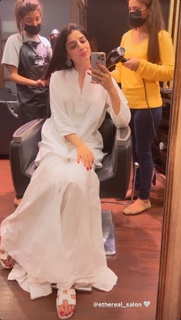 Mawra Hocane feet photo thumbnail