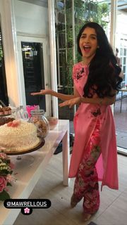 Mawra Hocane feet photo thumbnail