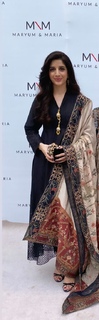 Mawra Hocane feet photo thumbnail