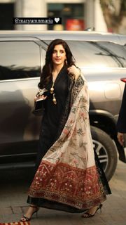 Mawra Hocane feet photo thumbnail