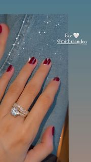 Mawra Hocane feet photo thumbnail