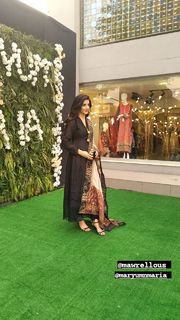 Mawra Hocane feet photo thumbnail