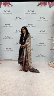 Mawra Hocane feet photo thumbnail