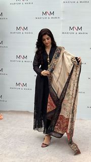 Mawra Hocane feet photo thumbnail