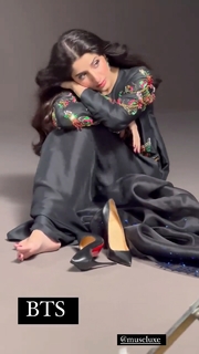 Mawra Hocane feet photo thumbnail