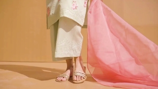 Mawra Hocane feet photo thumbnail