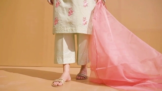 Mawra Hocane feet photo thumbnail