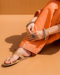 Mawra Hocane feet photo thumbnail