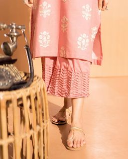 Mawra Hocane feet photo thumbnail