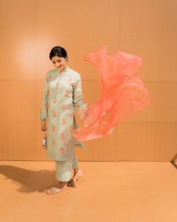 Mawra Hocane feet photo thumbnail