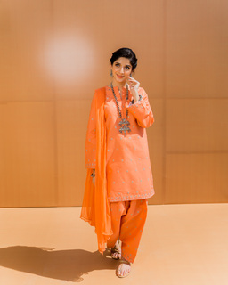 Mawra Hocane feet photo thumbnail