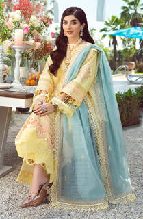 Mawra Hocane feet photo thumbnail