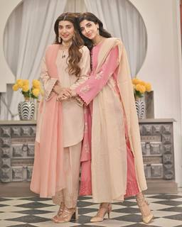 Mawra Hocane feet photo thumbnail