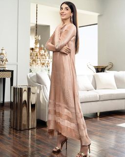 Mawra Hocane feet photo thumbnail