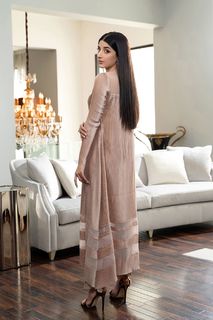 Mawra Hocane feet photo thumbnail