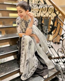 Mawra Hocane feet photo thumbnail
