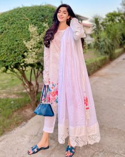 Mawra Hocane feet photo thumbnail