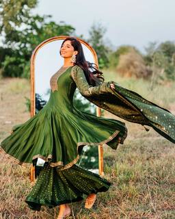 Mawra Hocane feet photo thumbnail