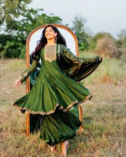 Mawra Hocane feet photo thumbnail