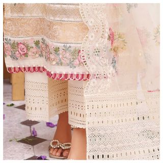 Mawra Hocane feet photo thumbnail