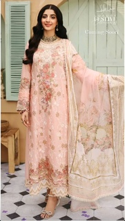 Mawra Hocane feet photo thumbnail