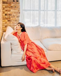 Mawra Hocane feet photo thumbnail