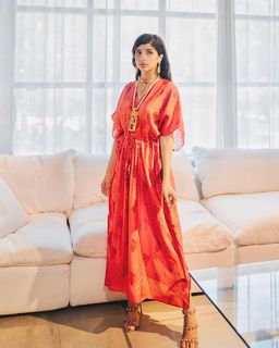 Mawra Hocane feet photo thumbnail