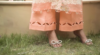 Mawra Hocane feet photo thumbnail