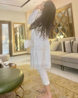 Mawra Hocane feet photo thumbnail