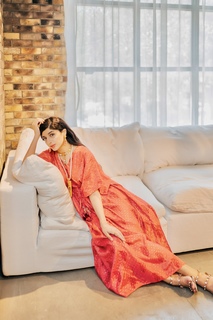 Mawra Hocane feet photo thumbnail